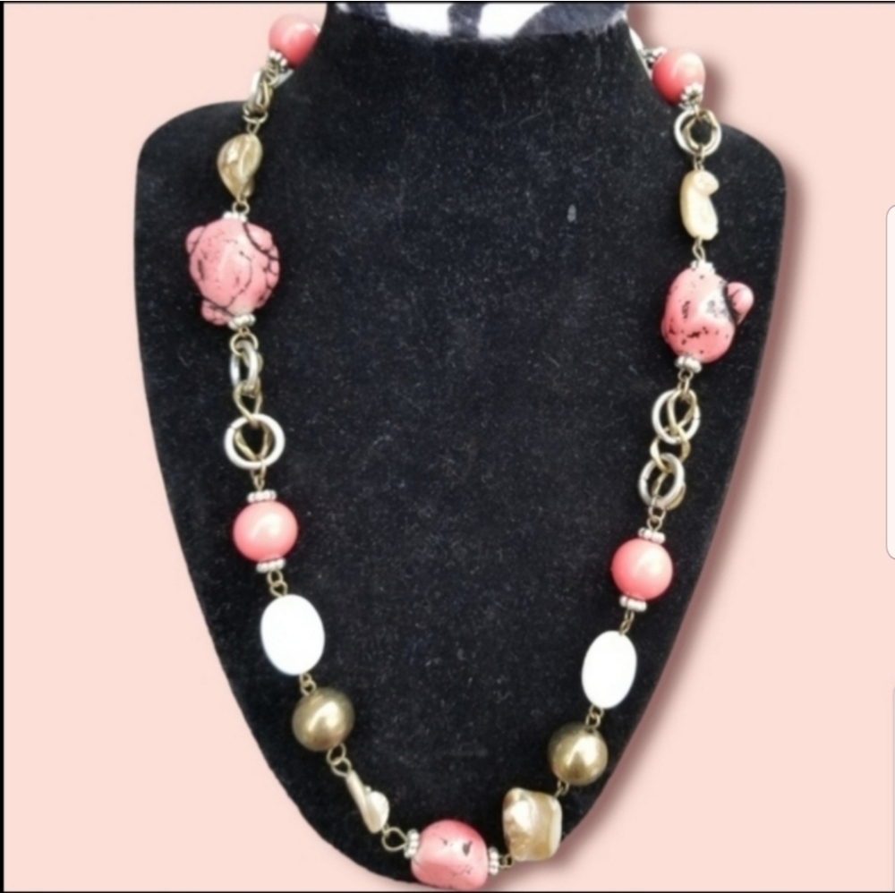 VINTAGE PINK HOWLITE STONE & MOTHER OF PEARL CHAIN STYLE NECKLACE
